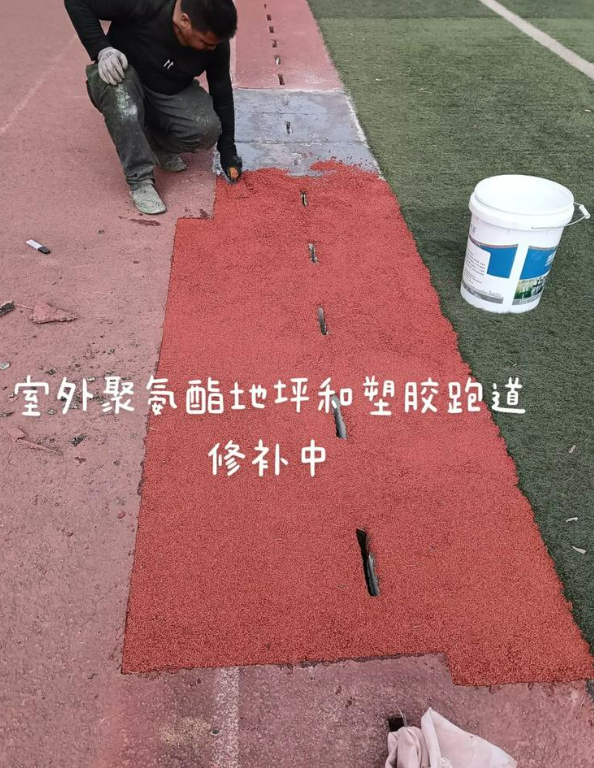 嘉鱼球场地面翻新维修，核心是先诊断破损